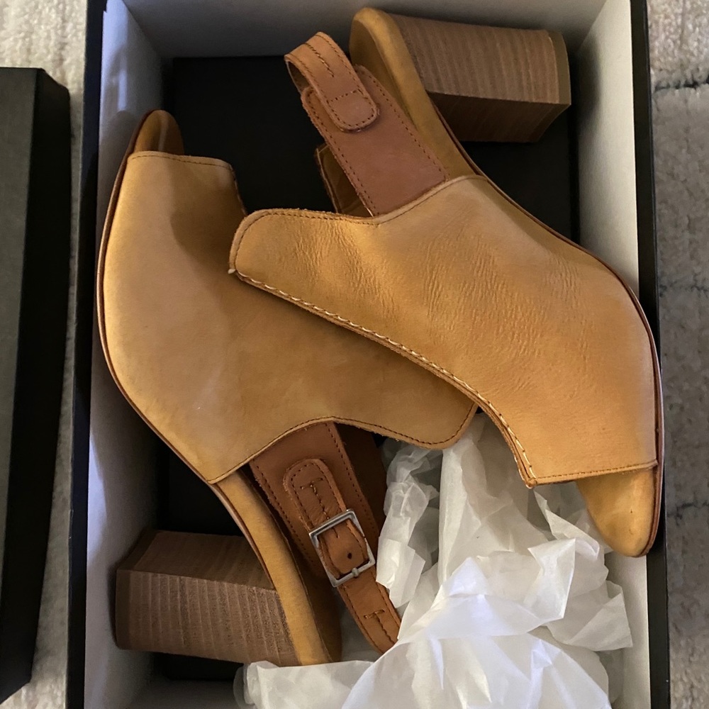 Chunky peep toe heel